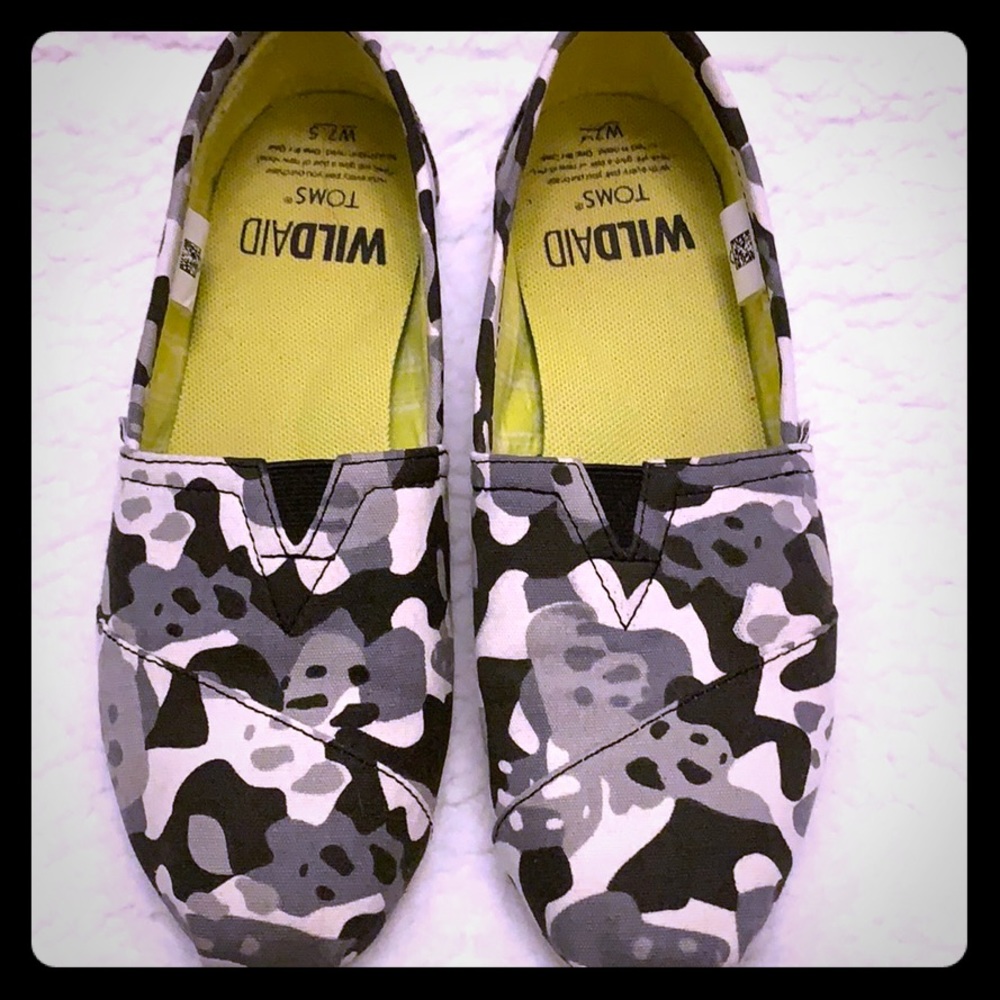 Limited edition Toms slip on canvas